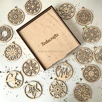 Holz-Weihnachtsdekoration Holz-Weihnachtsschmuck Lasergeschnittene Holz-Hängeanhänger Weihnachtsbaum-Deko Feiertagsgeschenkbox