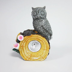 Belle chouette debout sur un tas de bois lumière solaire Figurine ornement décor à la maison Art extérieur <span class=keywords><strong>jardin</strong></span> entrée lumière résine Sculpture - Product Image 1
