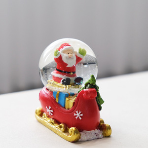 Globe à Neige Miniature de Noël en Gros avec Père Noël et Traîneau, Boule d'Eau en Résine, Décoration de Table de Noël, Cadeau de Vacances pour Enfants, Souvenir - Product Image 5