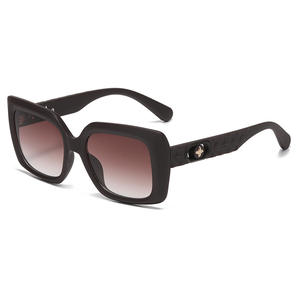 แว่นกันแดดทรงสี่เหลี่ยมหรูหราสำหรับผู้หญิง UV400 กรอบ PC และเลนส์คลาส 2 แว่นกันแดดสีดำ RG99062 บรรจุกล่อง - Product Image 4