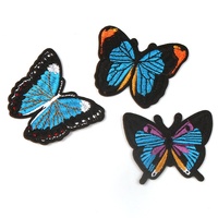 Étiquettes en tissu découpées au laser personnalisées, diverses broderies colorées de papillons et d'animaux pour robes