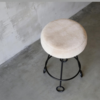 Tabourets de bar modernes en métal, vente en gros d'usine, chaises de bar hautes en tissu velours blanc rond pour la maison, le bar et l'hôtel