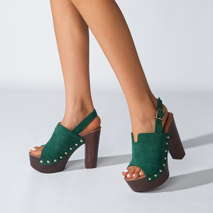 Sandales à talons compensés pour femme, rehaussantes, à bout ouvert, avec plateforme, semelle extérieure en bois et boucle décorative, talon ultra haut - Product Image 2