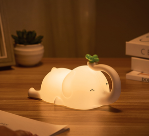 Veilleuse en silicone en forme d'éléphant mignon pour enfants, avec variateur d'intensité, minuterie de 30 minutes, rechargeable par USB, lampe de chevet douce pour chambre à coucher et chambre d'enfant - Product Image 1