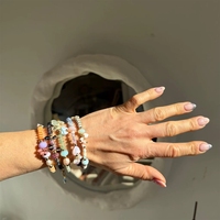 Pulsera de Piedras Preciosas Naturales y Perlas de Agua Dulce con Diseño de Cierre Elegante, Joyería con Cuentas para Mujer, Moda Única y Atractiva
