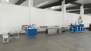 Máquina de producción de pajitas de bebidas coloridas de plástico 600-1400 pcs/min Máquina de fabricación de palitos de piruletas de plástico - Product Image 3