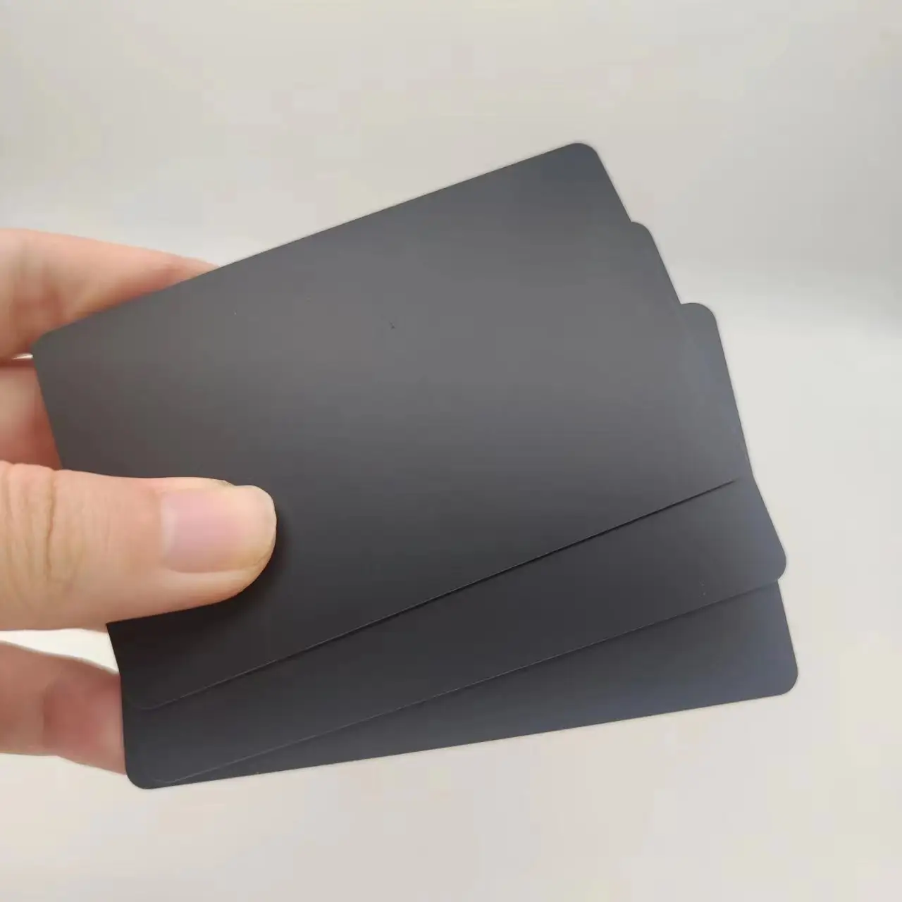 Высокое качество 4/4 полная печать УФ-покрытие NTAG 213 пластиковые матовые черные членские карты NFC