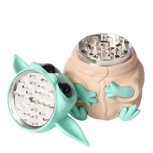 卸売カスタムロゴYudaベビーハーブグラインダーデザインポータブル手動ハーブグラインダー8cm喫煙用3層ズニック合金グラインダー - Product Image 4