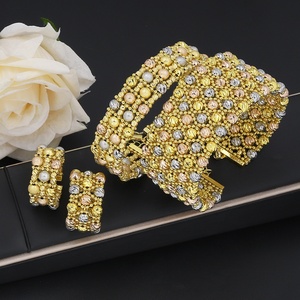 JXX Juego de 2 piezas de anillos y brazaletes abiertos con dijes, chapados en oro de 24k, con cuentas tricolor, para mujer, joyería - Product Image 1