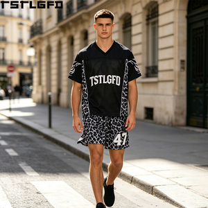 Ensemble deux pièces sportif OEM/ODM imprimé léopard en jersey, col en V, respirant, avec empiècements en maille, t-shirt et short, vente en gros - Product Image 4