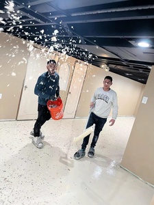 Lsy 1:1 polyaspartic topcoat để sử dụng trong các khu vực chiếu sáng ban công duy trì độ trong suốt lâu dài mà không bị mờ hoặc mờ dần - Product Image 4