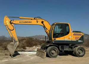 En stock : Excavatrice hydraulique Hyundai 150W-9 d'occasion, marque coréenne, engin de construction, roue 150W-7, moteur et boîte de vitesses. - Product Image 5