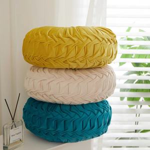 Cojines Decorativos Redondos Europeos al por Mayor, Cojín con Diseño de Rueda Plegada Manualmente, Color Calabaza - Product Image 3