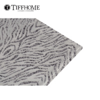 Coussin carré en velours rayé beige Tiff Home - Coussin décoratif haut de gamme personnalisable, design portable, luxe léger