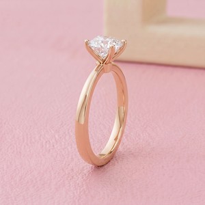 Anillo de Compromiso Solitario con Diamante en Forma de Corazón y Banda Clásica de Oro Sólido de 3 Puntas para Joyería Fina Nupcial Elegante - Product Image 2