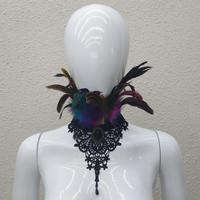 Collier en gros vintage gothique multicolore avec plumes, accessoire de costume pour Halloween, carnaval et fête