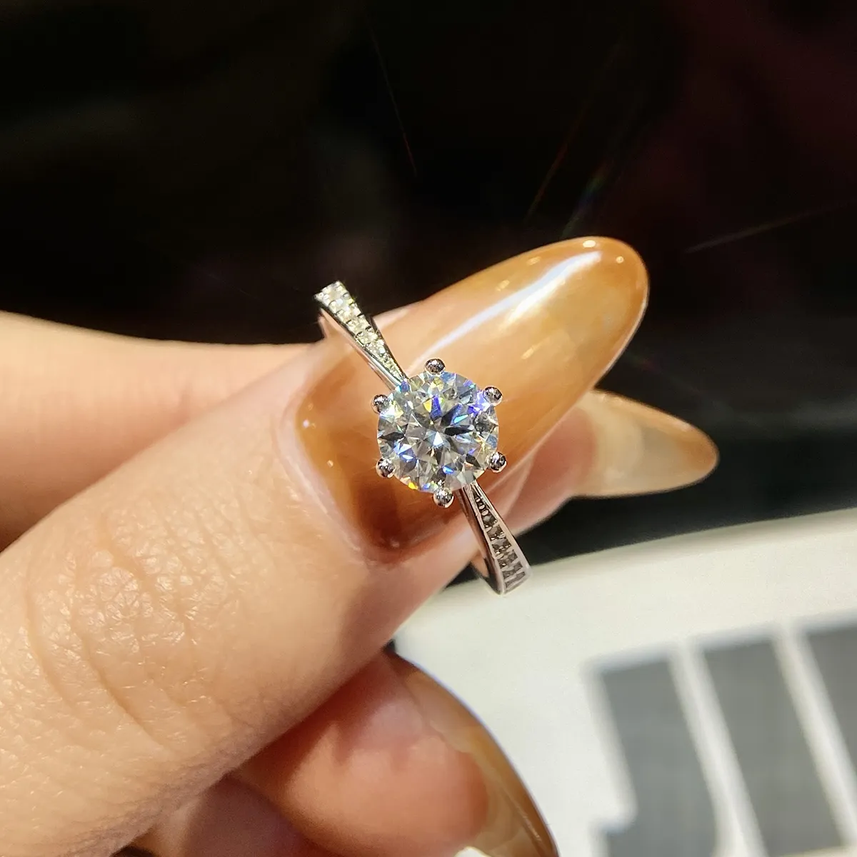 고급 보석 다이아몬드 모이사나이트 클래식 크라운 6 개의 발톱 링 1-3 캐트 VVS 여성용 925 스털링 실버 약혼