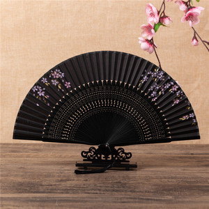 Éventail pliant japonais de style Edo de 42 cm, peint à <span class=keywords><strong>la</strong></span> main, avec manche en bambou et motif de fleurs de cerisier antique - Product Image 1
