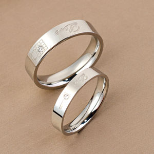 Anelli di coppia romantici in acciaio inossidabile con incisione d'amore per matrimoni e fidanzamento - Product Image 1