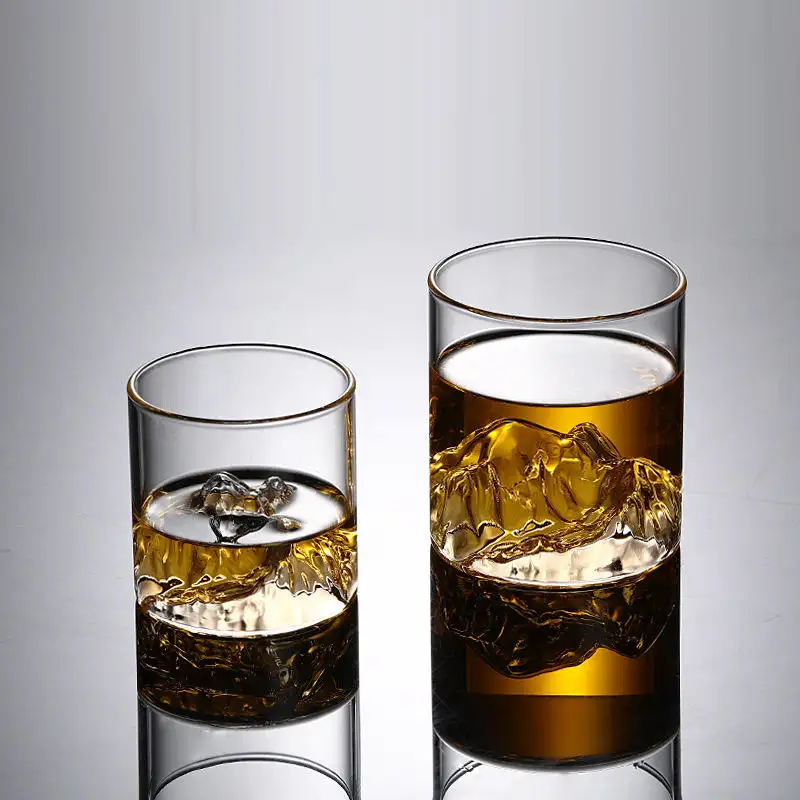 新しいデザイン山型高ホウケイ酸透明飲用ガラスウイスキーカップウォーターティーカップ