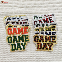 Patchs thermocollants personnalisés pour vêtements et chapeaux, brodés de paillettes, sur le thème du football américain universitaire, pour les jours de match, disponibles en grandes et petites tailles