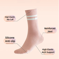 Chaussettes de sport tricotées haut de gamme pour femmes, antidérapantes, colorées et épaisses, avec cheville haute et logo sur le dessous, idéales pour le yoga et le Pilates, collection printemps