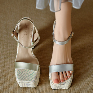 Sandalias de tacón grueso con plataforma y tira única plateadas de punta abierta para mujer, talla grande 45, para pies anchos - Product Image 5