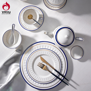 Vaisselle en céramique européenne de luxe, vaisselle en porcelaine portugaise, vaisselle en porcelaine fine de Pologne, motif floral en relief, bleu et blanc - Product Image 2