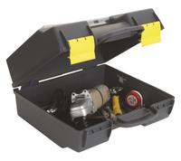 Boîte à outils en plastique noir durable avec fermoirs de verrouillage sécurisés et construction de haute qualité pour le rangement d'outils professionnels