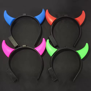 عصابة رأس مضيئة بقرون الشيطان مع إضاءة LED حمراء وزرقاء لعيد الميلاد والهالوين - Product Image 1