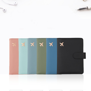 Funda para pasaporte de cuero con logotipo en <span class=keywords><strong>U</strong></span> personalizado, Cartera de viaje superventas con ranura para tarjetas, porta pasaporte con bloqueo RFID - Product Image 5