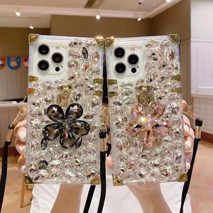 <span class=keywords><strong>Coque</strong></span> de téléphone de luxe carrée avec strass scintillants et bandoulière pour <span class=keywords><strong>iPhone</strong></span> <span class=keywords><strong>12</strong></span> 13 14 15 16 17 Mini Plus Pro Max - Product Image 3
