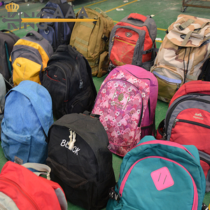 Bolsas usadas de marca en pacas Mochilas escolares Bolsas para niños limpias Mezcla de segunda mano - Product Image 3