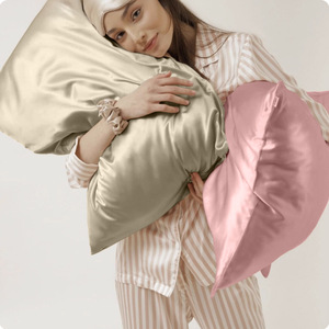 <span class=keywords><strong>Taie</strong></span> <span class=keywords><strong>d</strong></span>'<span class=keywords><strong>oreiller</strong></span> en satin de soie de luxe avec logo personnalisé pour les soins des cheveux et de la peau, housse de coussin rafraîchissante douce avec fermeture à rabat pour femmes et hommes - Product Image 1