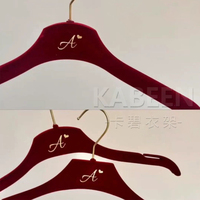 Cintre Velours Rouge avec Logo Personnalisé pour Armoire, Présentoir de Vêtements, Magasin de Robes de Mariée, Prix Usine