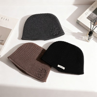Bonnet en laine pure tricoté à la main avec fleur 3D pour femme, chaud et couvrant, effet amincissant pour le visage, idéal pour l'hiver