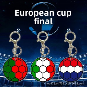 Porte-clés de football en silicone, motif ballon de football de dessin animé, emballage en boîte, cadeau décoratif, fabriqué en Chine – Meilleure vente - Product Image 2