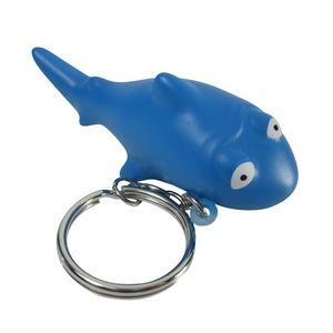 Porte-clés anti-stress en forme de requin bleu de dessin animé avec logo personnalisé, cadeau promotionnel souple et moelleux pour les cadeaux d'entreprise - Product Image 3