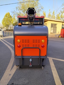 Nettoyeur de sols et de rues industriel G1900 Ride-On, nouvelle génération, haute efficacité, avec système d'aspiration et pistolet à eau haute pression. - Product Image 5