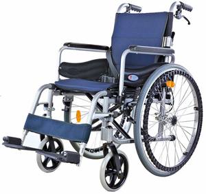 Fauteuil roulant manuel portable pliable avec poignée de transport et frein à main facile à transporter - Product Image 1