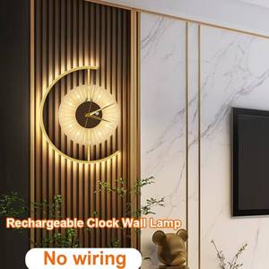 Horloge murale LED nordique de luxe moderne avec mouvement silencieux, finition dorée, design semi-circulaire, à intensité variable - Product Image 5