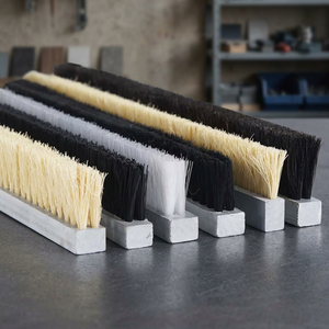 Brosse de balayage industrielle à poils noirs, blancs et bruns pour le nettoyage des voitures sur routes et autoroutes - Product Image 3