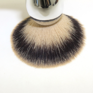 NOUVEAU <span class=keywords><strong>Brosse</strong></span> à raser pour hommes en poils synthétiques <span class=keywords><strong>vegan</strong></span> avec manche en plastique et placage argenté, marque privée - Product Image 2