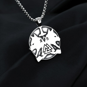 Yunnique – collier avec pendentif en acier inoxydable à double tête de loup Viking pour hommes, design animal géométrique, bijoux cadeau, accessoire de mode - Product Image 2