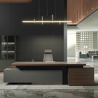 Ensemble de bureau de direction en bois en forme de L haut de gamme pour président, avec chaise, table d'appoint personnalisable, design moderne, armoire à usage commercial