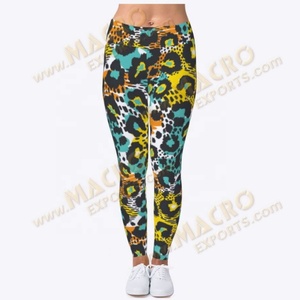 Mallas de gimnasio de Yoga de cintura alta para mujer con estampado de alfabeto digital de seis líneas Tiktok modelos populares OEM pantalón de cuatro pines - Product Image 1