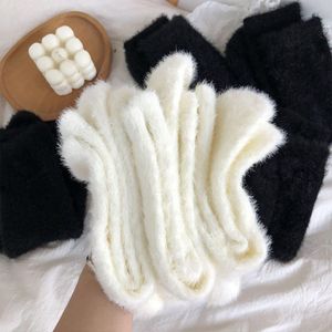 Venta al por mayor invierno cálido moda mujer Color sólido acogedor felpa piel sintética visón peludo esponjoso habitación piso zapatilla sofá dormir calcetines borrosos - Product Image 3