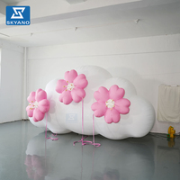 Modèle de nuage de fleurs rose gonflable personnalisé pour la décoration d'événements en plein air ou les activités de mariage sur la pelouse