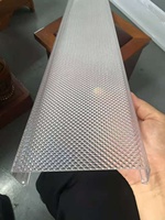 Ligne de production d'extrusion PLC à vis simple pour tubes et tuyaux LED PC avec boîte de vitesses et moteur
