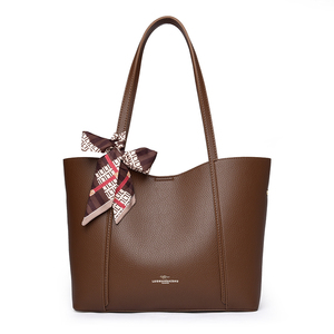 Sac fourre-tout en PU de haute qualité. La doublure est en polyester. Ceci est un sac à main de luxe de créateur.2253 - Product Image 1